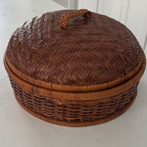 Vintage Mid Century Basket With Lid Woven Wicker Rattan
Storage